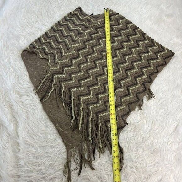 BCBGMaxAzria Asymmetrical Womens Brown Poncho Sweater Boho Chunky Knit Shawl OS - Picture 4 of 12